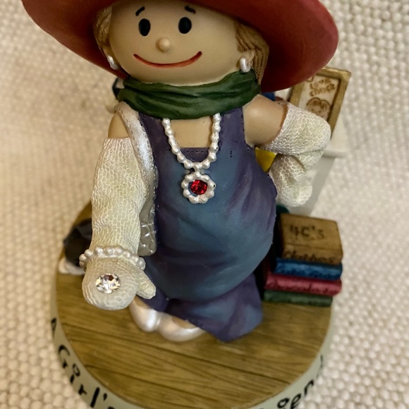 1999 “A GIRL’S BEST FRIEND” Holly Berry Figurine - Picture 7 of 7